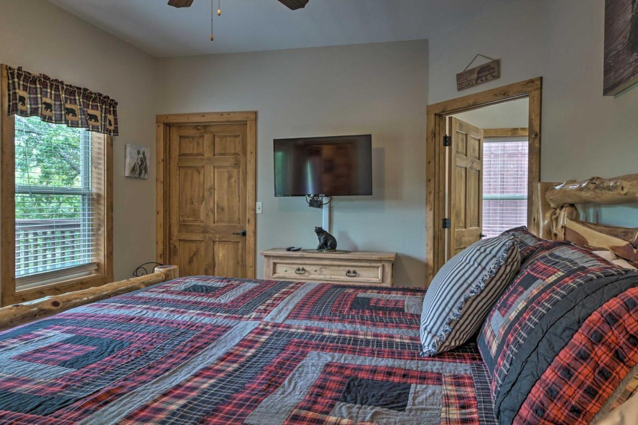 Branson West Cabin With Pool Access And Golfing 外观 照片