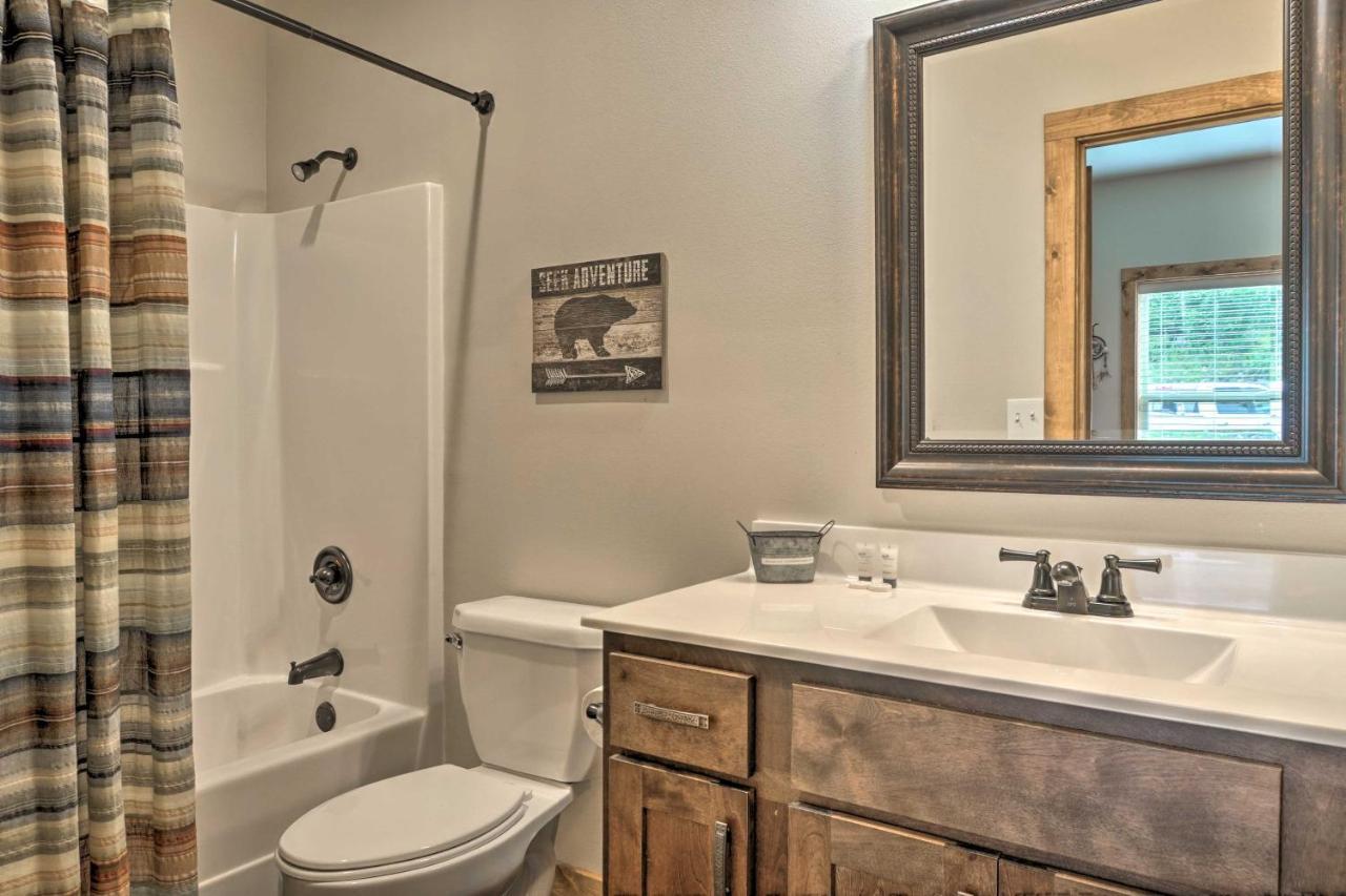 Branson West Cabin With Pool Access And Golfing 外观 照片