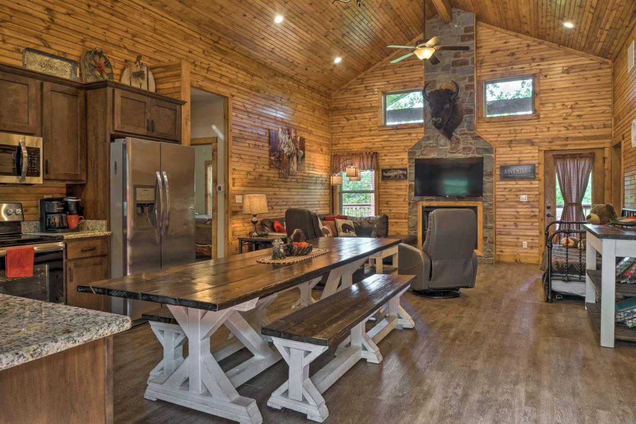 Branson West Cabin With Pool Access And Golfing 外观 照片