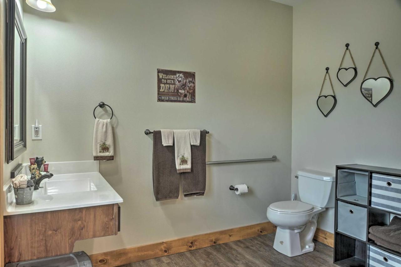 Branson West Cabin With Pool Access And Golfing 外观 照片