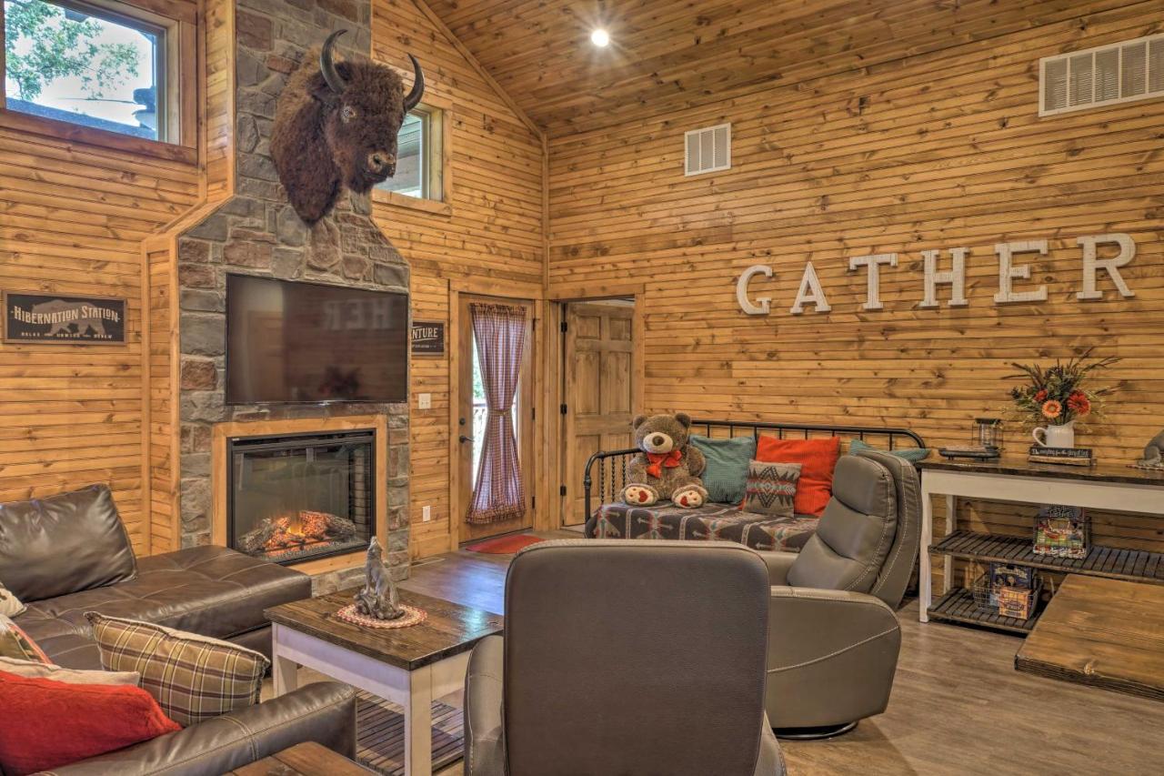 Branson West Cabin With Pool Access And Golfing 外观 照片